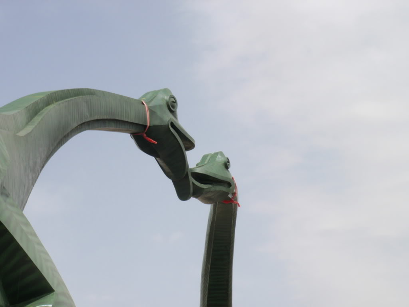 Illustration for article titled On the border of China and Mongolia, you can find two dinosaurs french-kissing